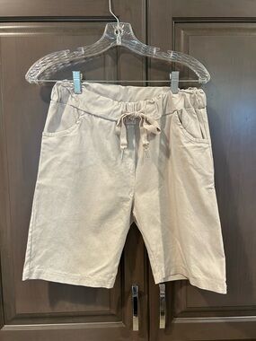 Brand Bazar Bermuda Shorts in Tan, OS
